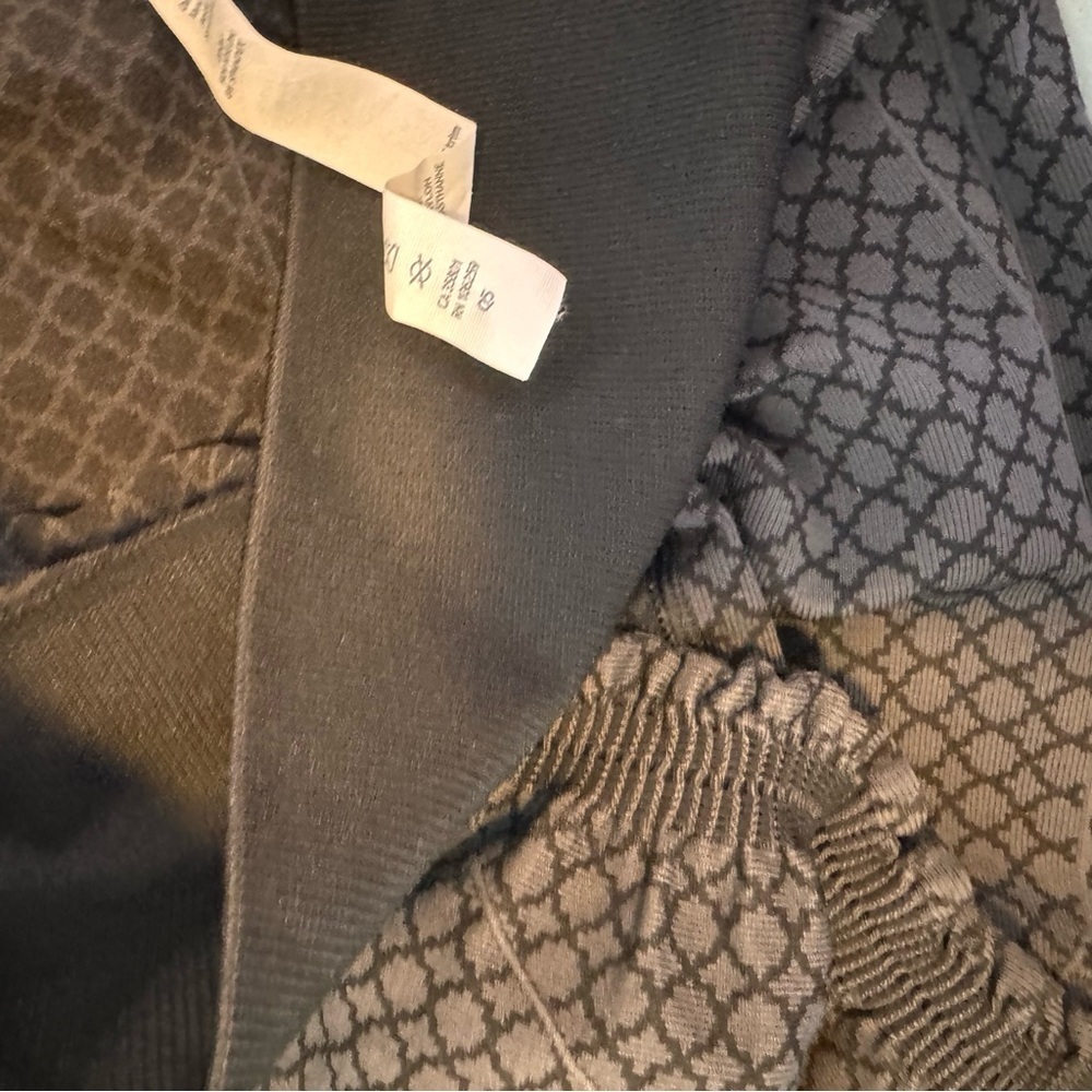 LULULEMON Women’s Gray/Black Printed Capri Cinched Bottom Pants Size 6 - Picture 6 of 8